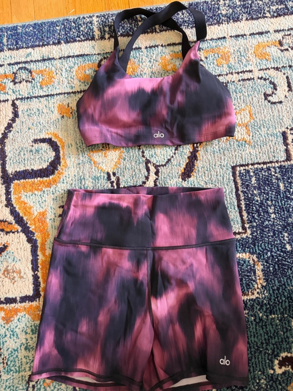 ALO Yoga SET! Black Sports Bra and Short with Pink Accent - top M, Shorts L